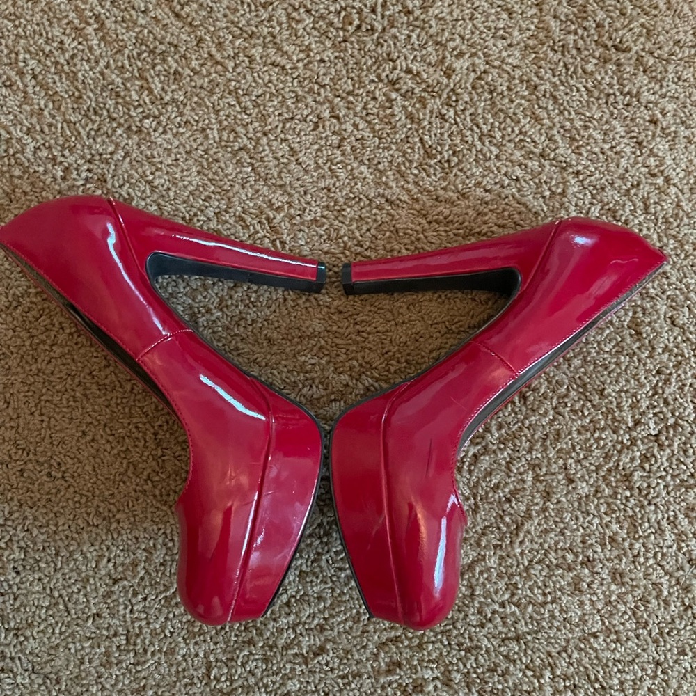 Red Guess Platform heels size 9
